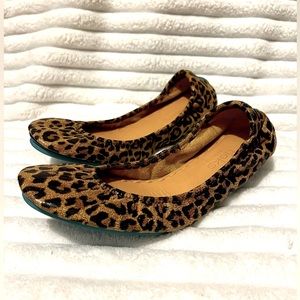 Women’s tieks